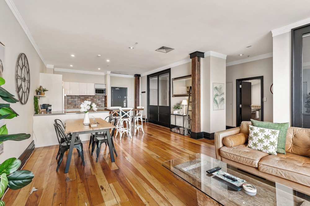 Spacious 2BR in CBD Pool Gym Parking Zodiak Stays