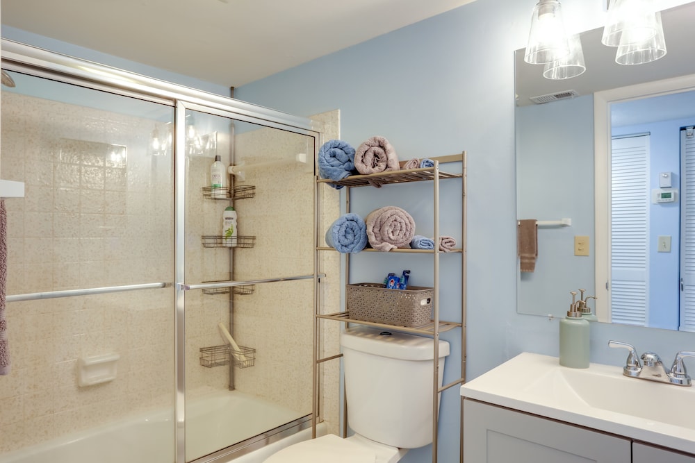 Idyllic Fort Pierce Retreat - Walk to Beach!