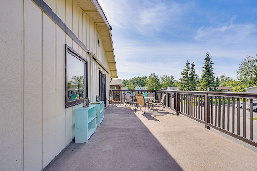 5 Mi to State Park: Mtn-view Apt in Anchorage