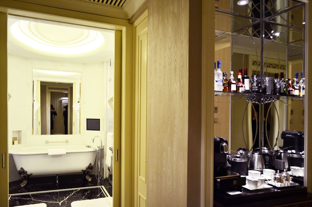Fairmont Peace Hotel on the Bund 10