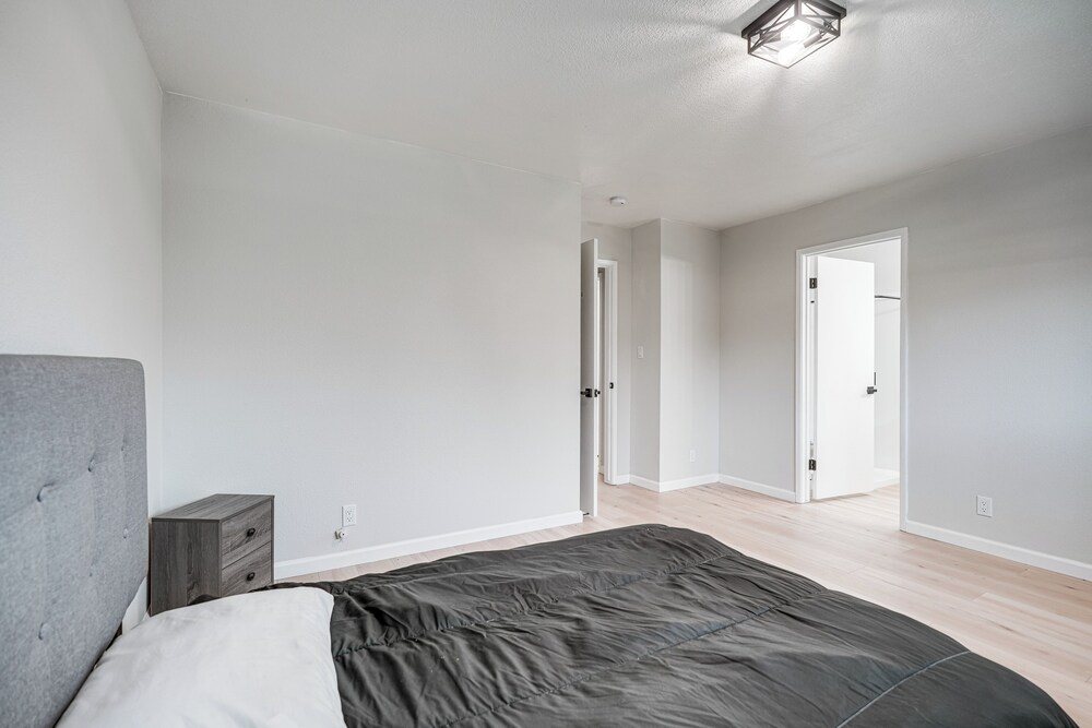 4 Mi to San Joaquin River: Remodeled Home w/ Patio