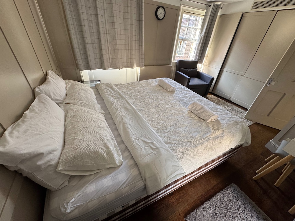 Covent Garden House, 4-bed, Sleeps 10