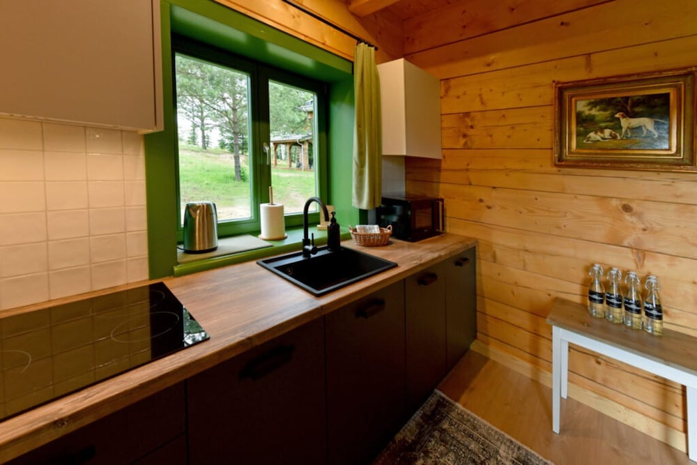 Comfortable Holiday Homes Right on the Lake