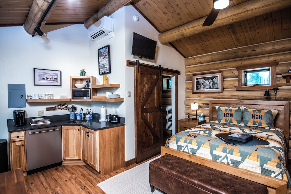 Lakeshore Cabins and Campground