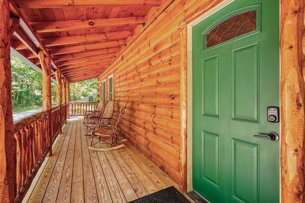 Seven Pines Cabin - Secluded in Hocking Hills