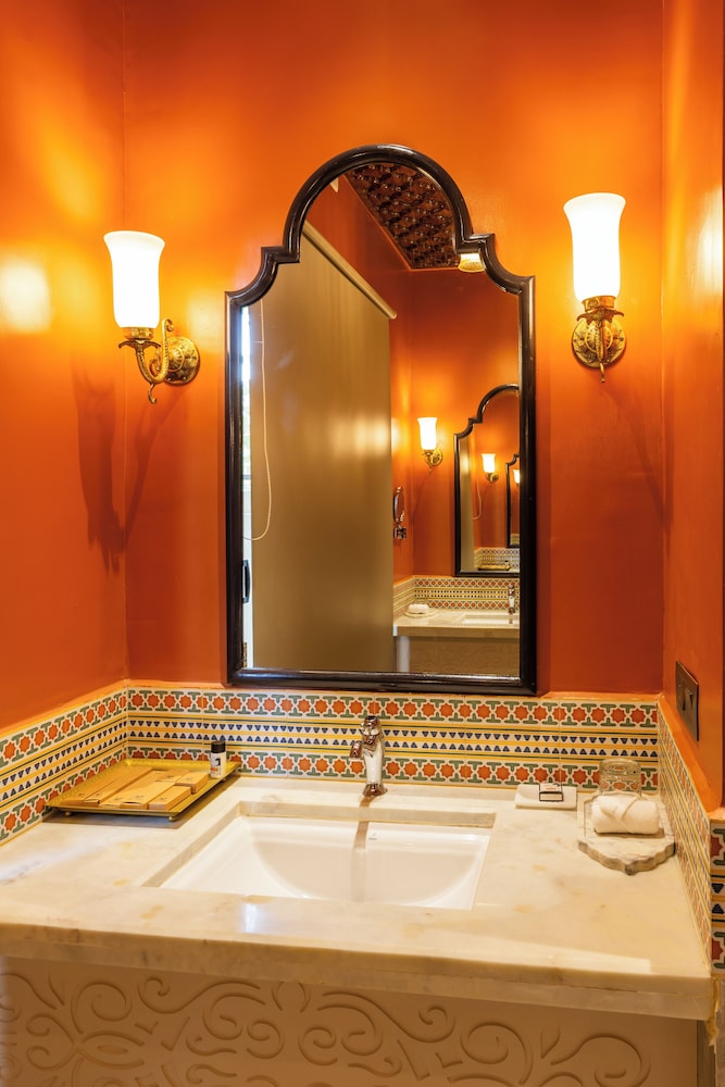 DEV BAGH LUXURIOUS PRIVATE SUITES
