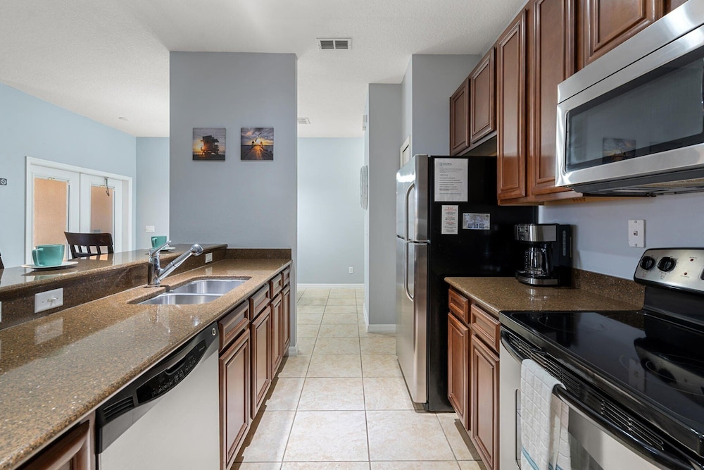 8963 Majesty Palm Rd