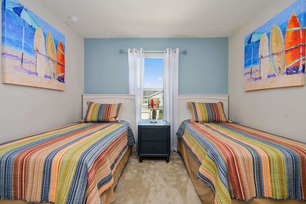Modern 4BR Townhome Near Disney in Gated Resort