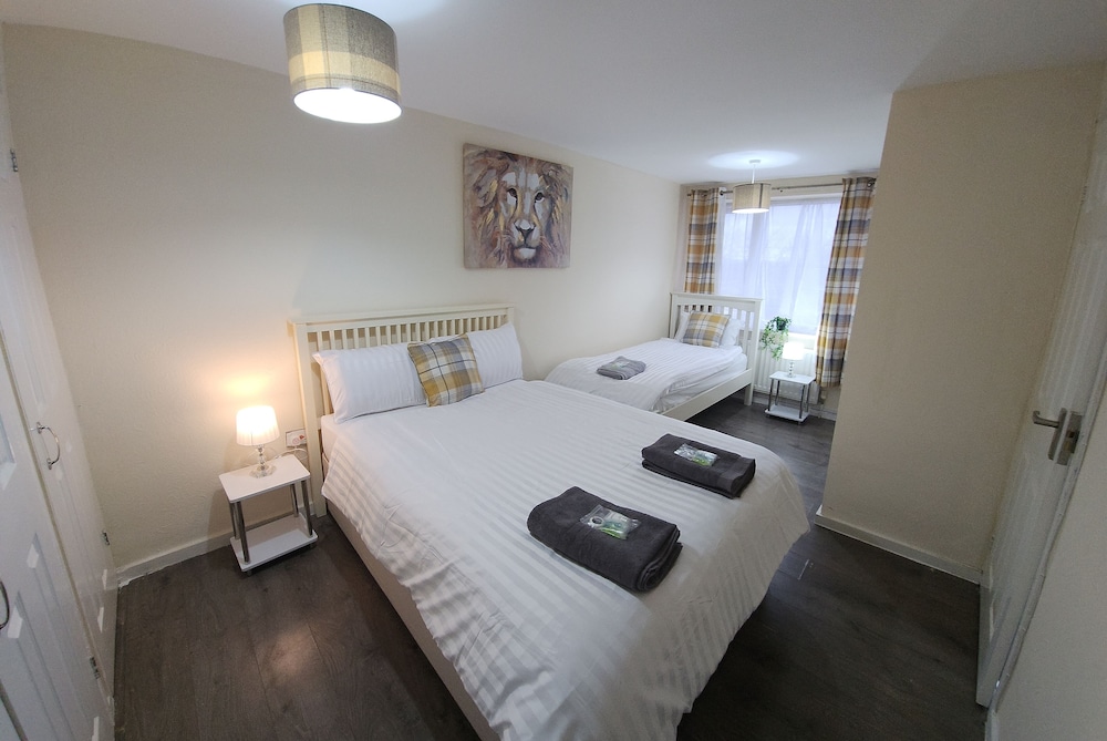Captivating 3-bed House in Newcastle Upon Tyne view 5