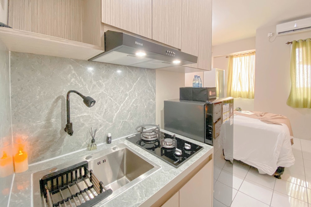 Cozy and Well Furnished Studio Grand Kamala Lagoon Apartment