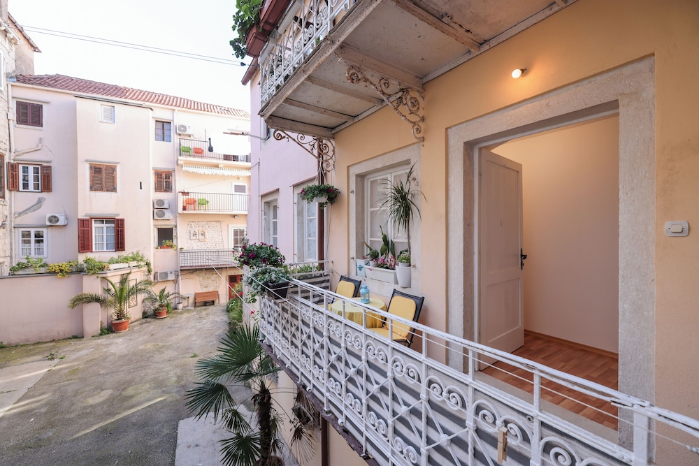 Viva - 2 bedroom apt in city centar