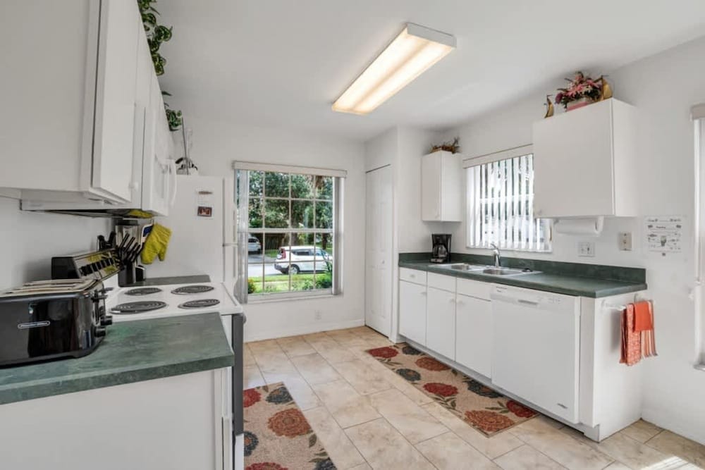 Minutes From Disney Themed 2 Bd Villa With Private Pool