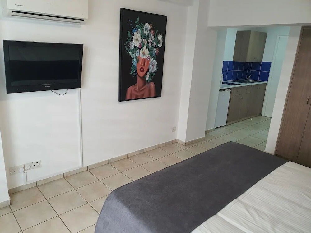 LARNACA BAY SUITES
