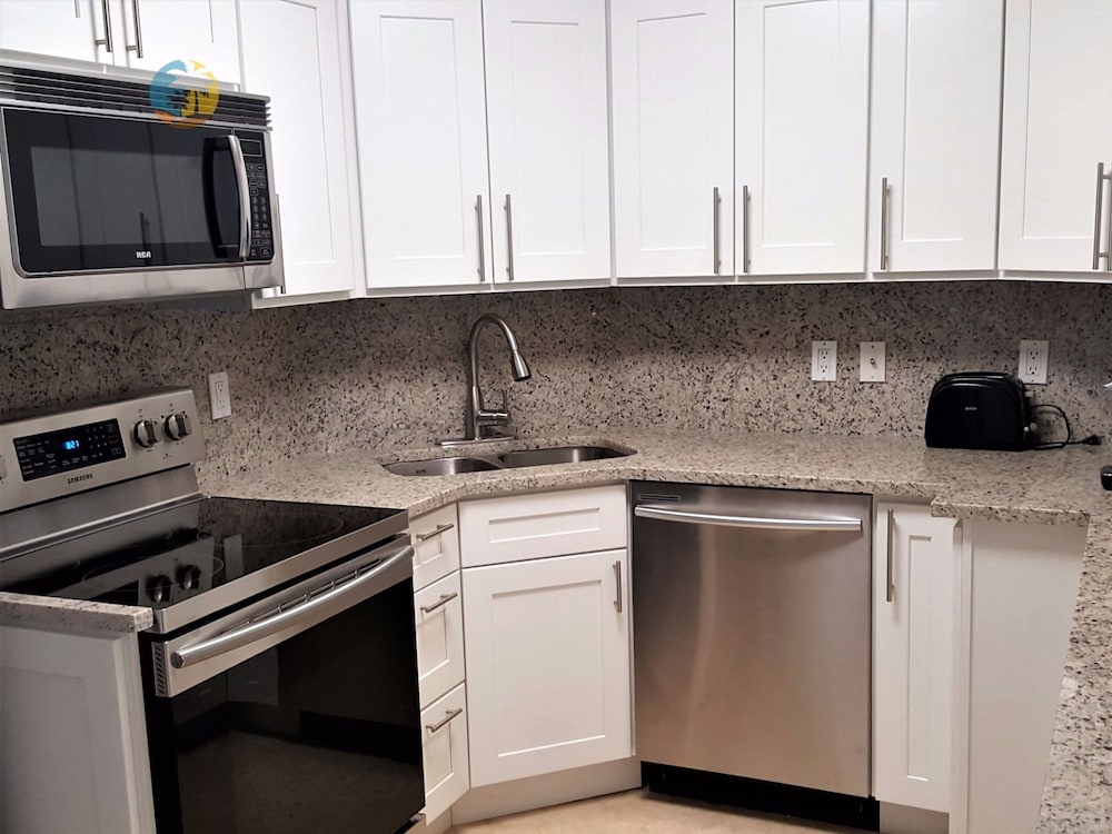 Cozy 2 Bedroom With Ocean Views - 510