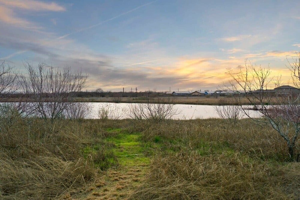 @ Marbella Lane - Amazing 4BR Lakeview Home