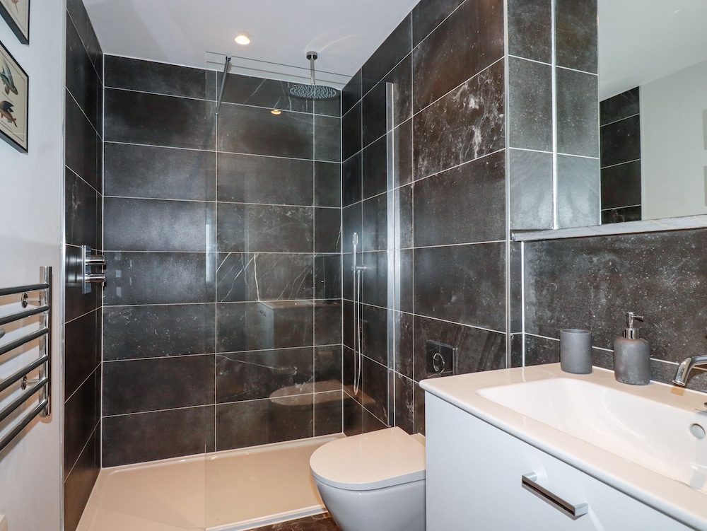 Porth Beach Villa