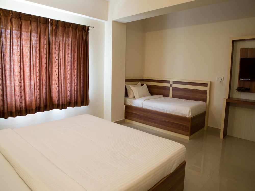 OYO 9248 Hotel Shrinidhi
