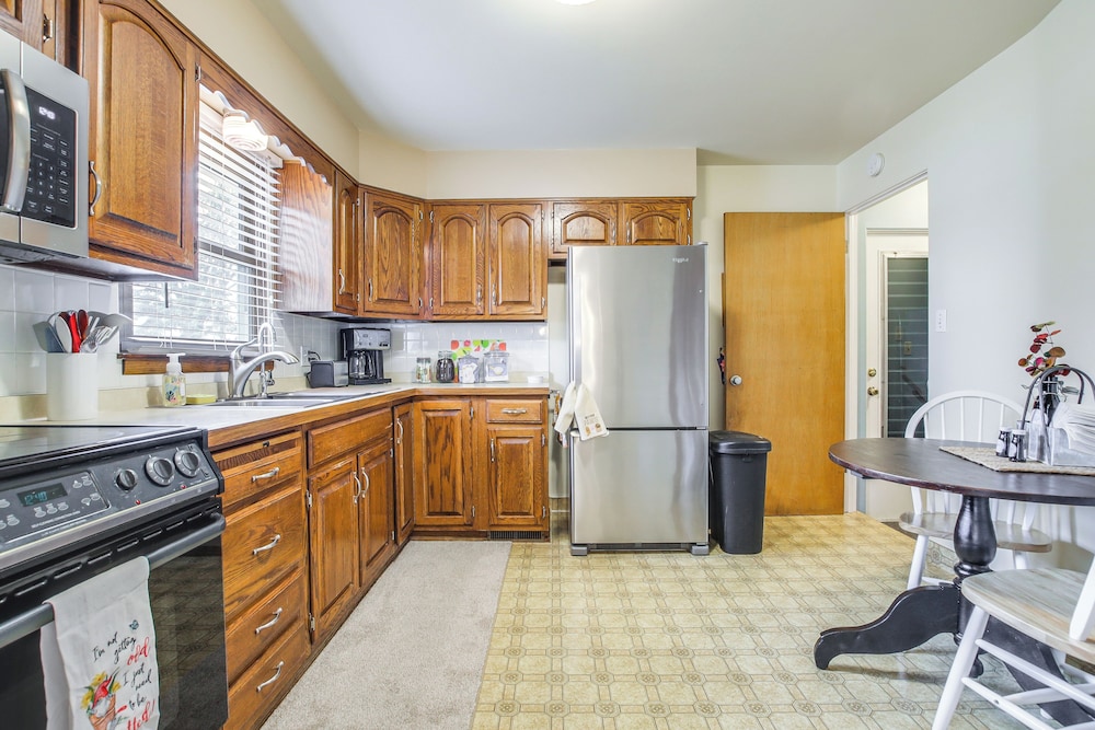 Walk to Lake: Family Getaway w/ Yard in Menasha!