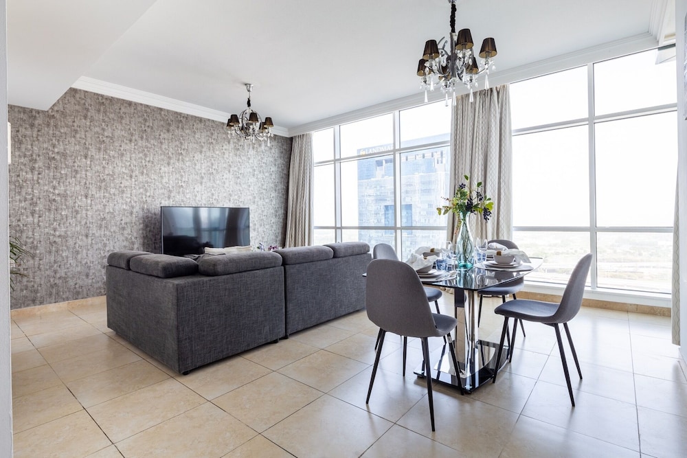 Luxury Living in This Stylish 2BR in Dubai Marina