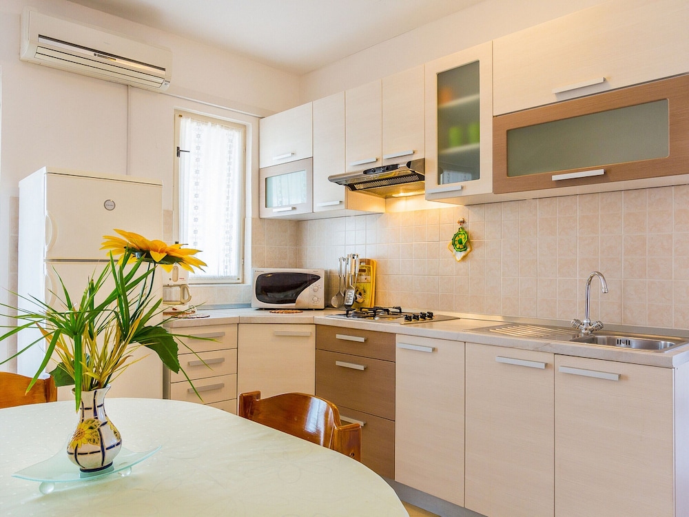 Spacious Apartment With Large Covered Terrace view 5