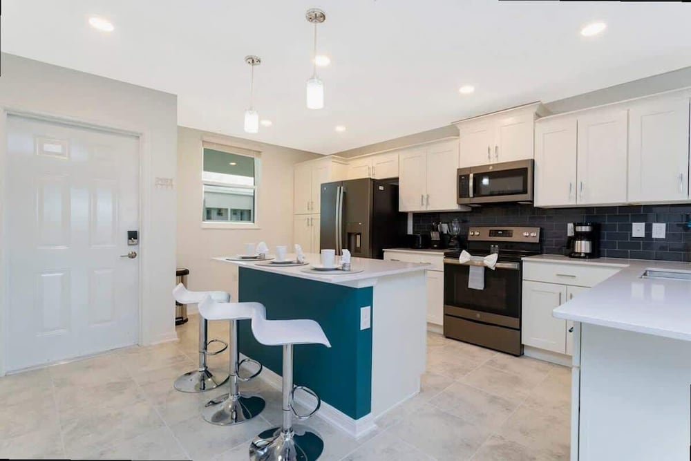 Lake View Resort Condo w Lazy River Near Disney