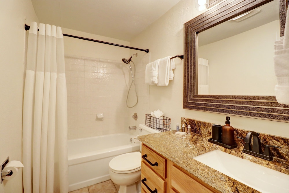 An206 Anaconda 4 Bedroom Condo