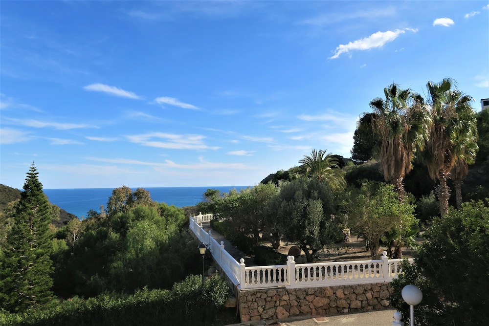 Camping & Bungalow Cueva Negra