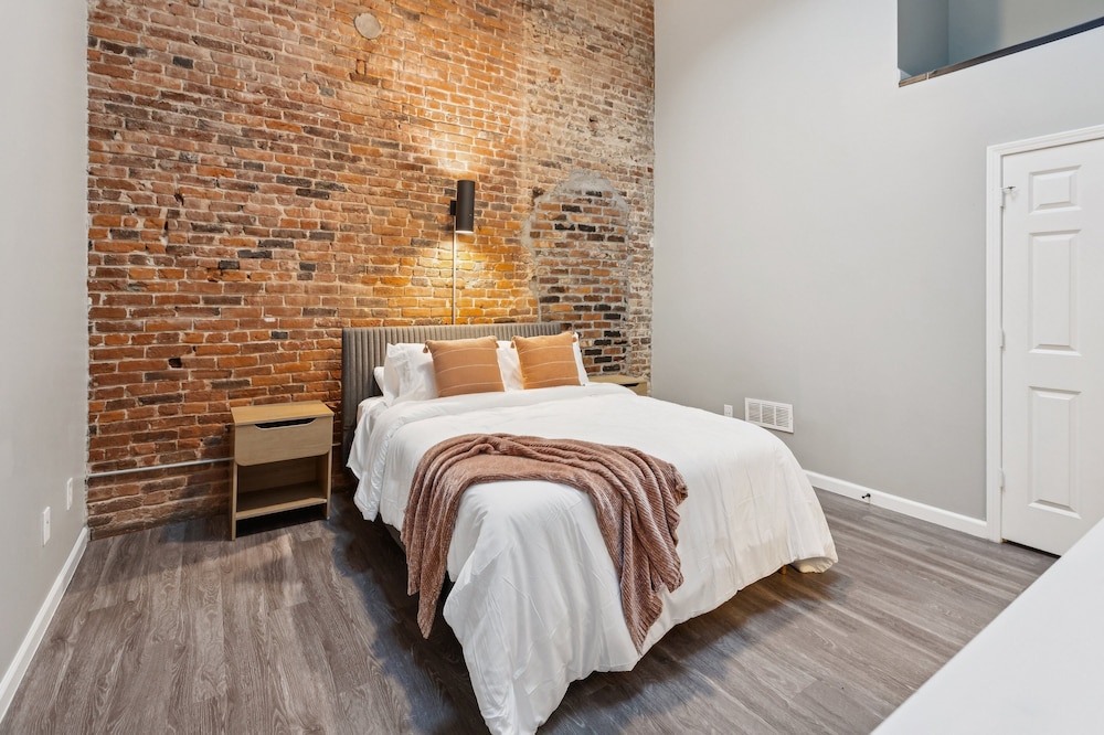 Rustic-industrial Loft With Courthouse Views 3 Bedroom Apts