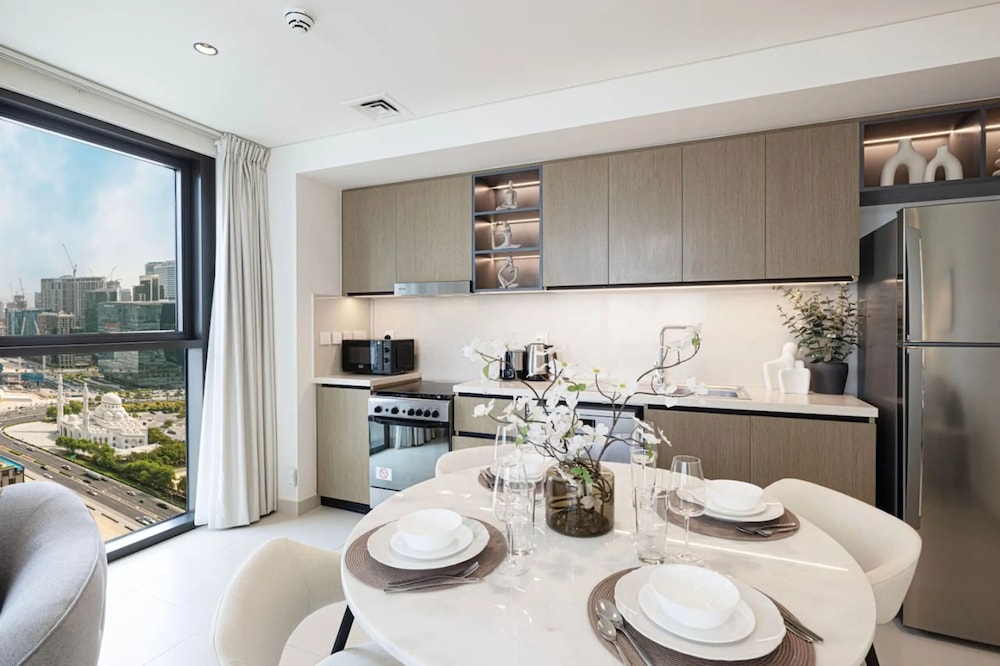 Burj Crown Lux Apartment by Dubai Mall