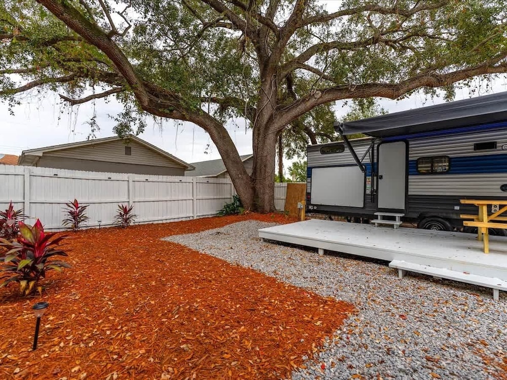 RV in Tampa Great Location Cost pet Friendly