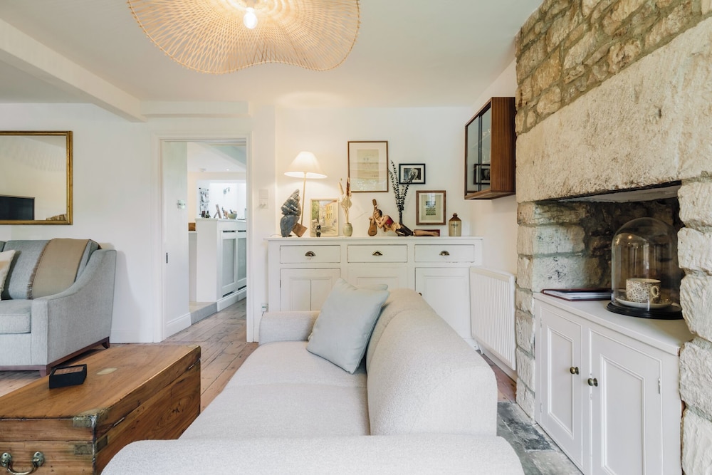 Historic 3 BD Cottage in the Cotswolds