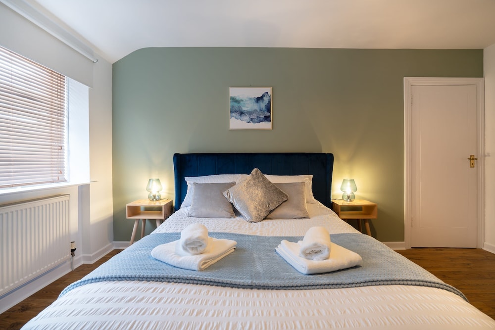 Large-2 Bed House-free Parking