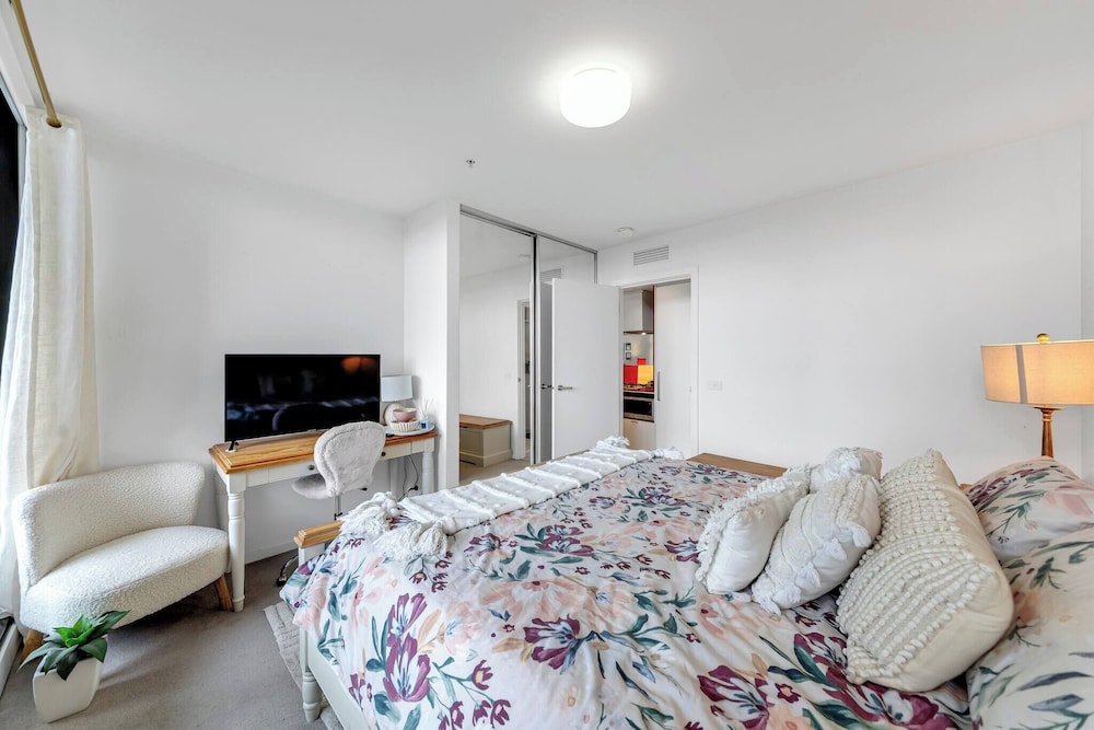Luxurious one Bedroom Apartment With Pool