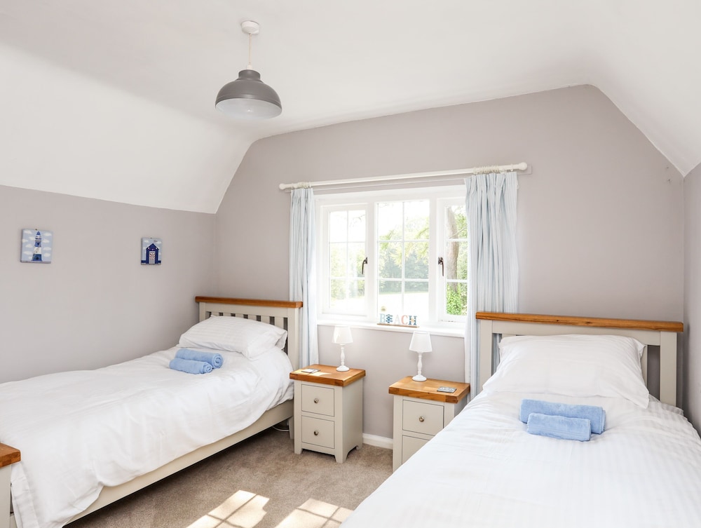 Dinam Lodge