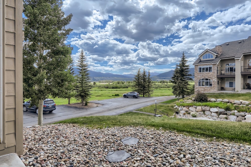 New Listing! Beautiful Frisco Condo With Lake Views! 2 Bedroom Condo by RedAwning