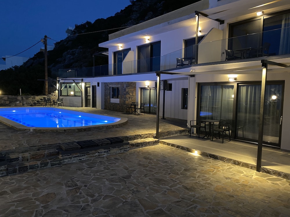 Ostria Apartments