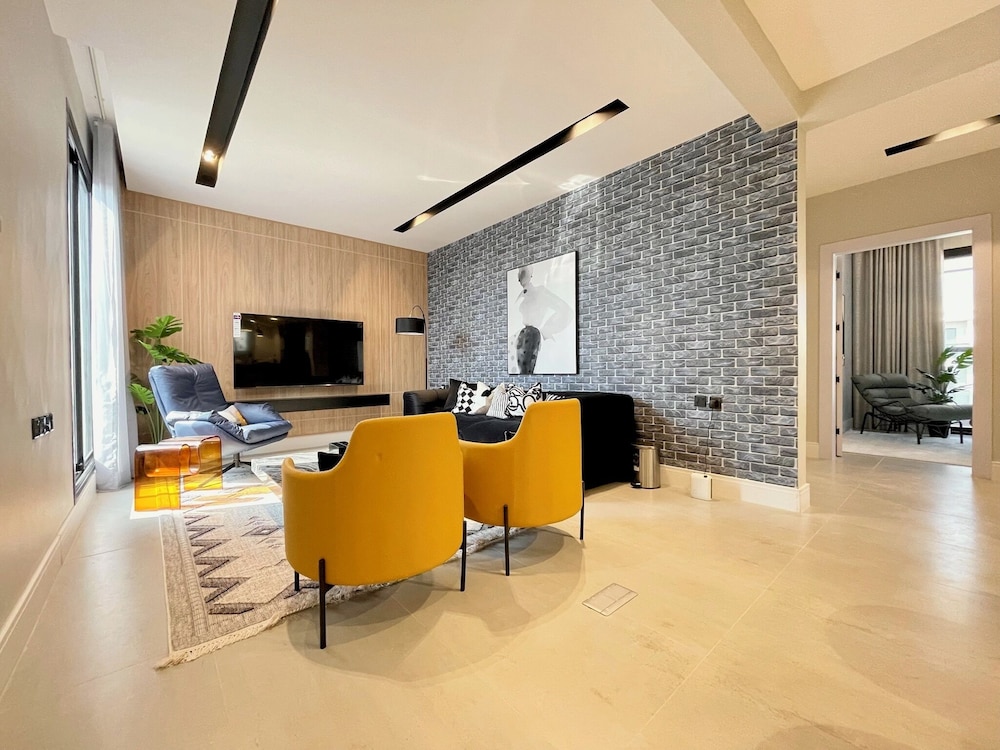 C Living - Premium 3 Bedroom - AQIQ