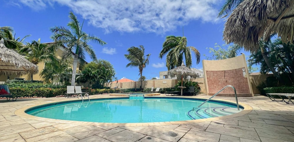 2BR 3BA GYM Pools 24 7 Security Restaurant