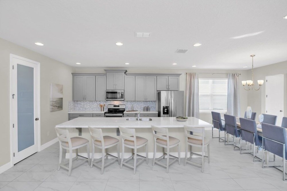 Florida Garden Luxury Home With Private Pool & Spa 6 Bedroom Villa