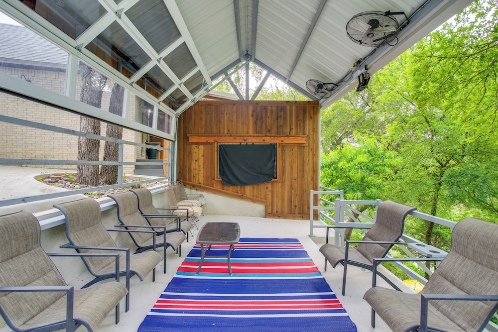 Waterfront Lake Bridgeport Home w/ Private Dock