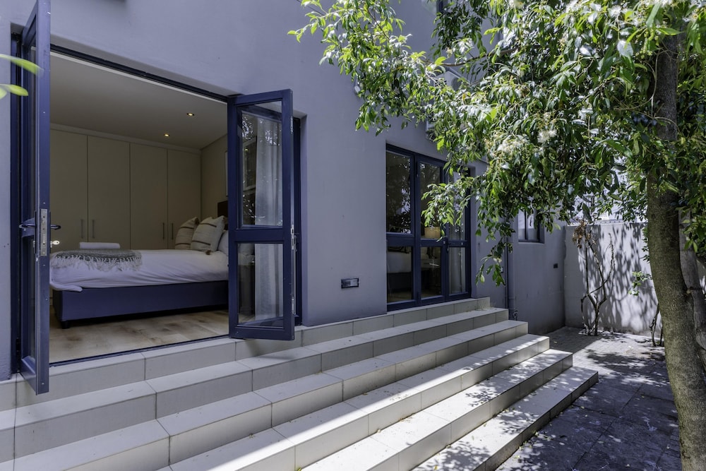 Newly Renovated 3 bed Apartment With Splashpool - 2283