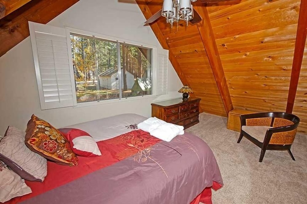 3542 Bobby Grey Circle 3 Bedroom Cabin by RedAwning