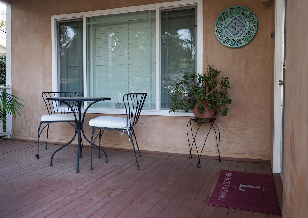 Large Groups Sequoia Park, CA Coast Wineries, Skiing. Enjoy Fire Pit, Hot Tub, Outdoor Kitchen