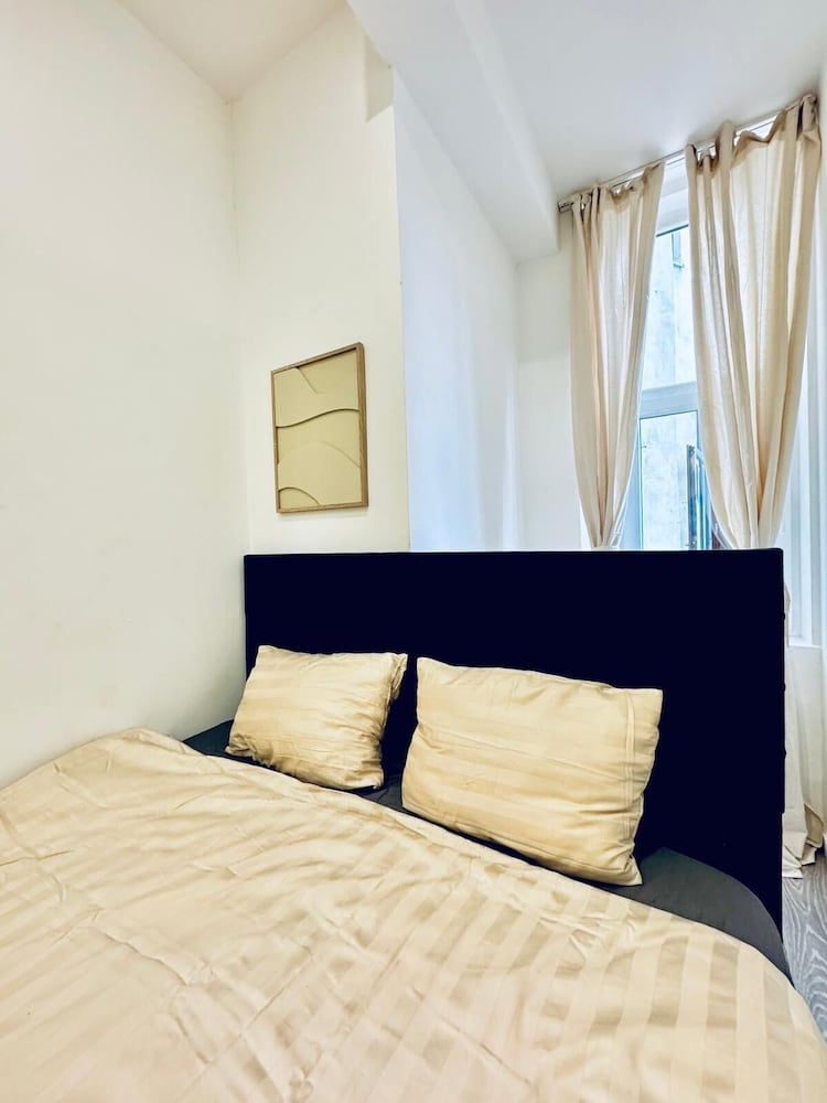 Elegant 5BR Home Ideal for Families