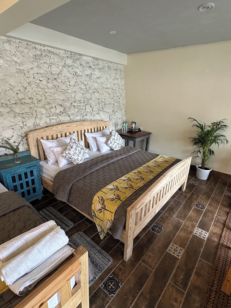 Echor Malusara Lakeview Retreat Bhimtal