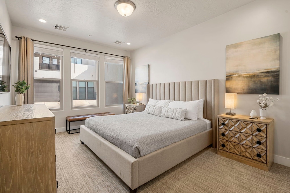Relax In Style 4 Bedroom Townhouse