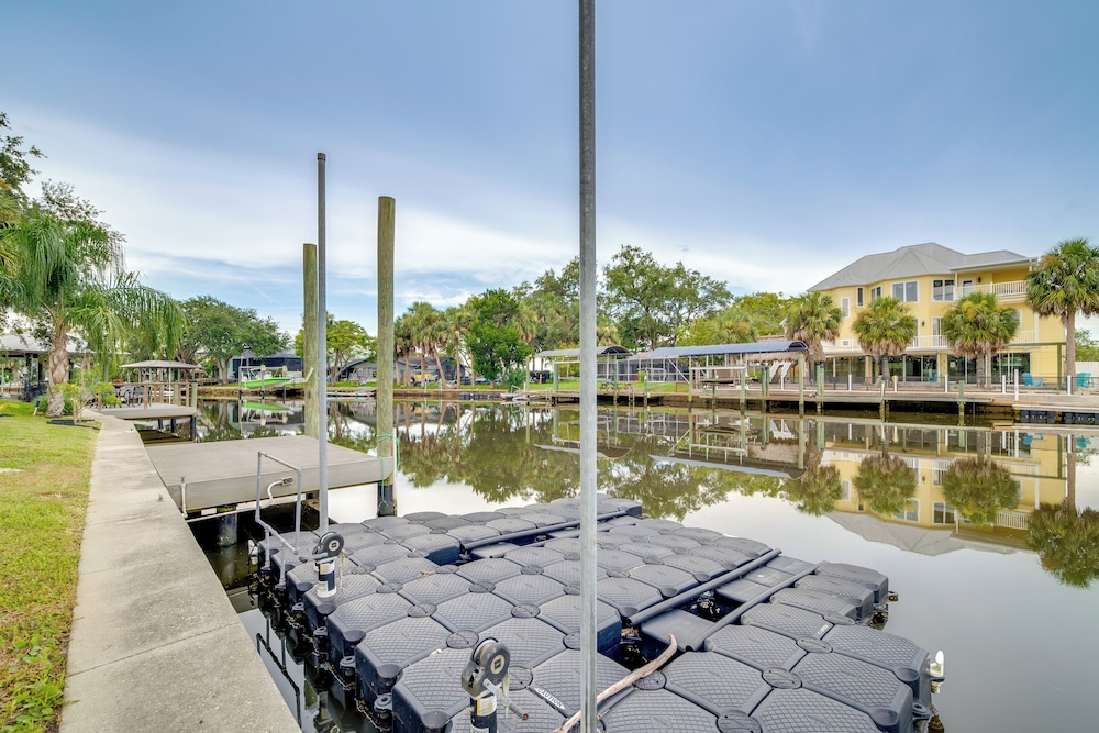 Canal-front Relaxation: Crystal River Home w/ Dock