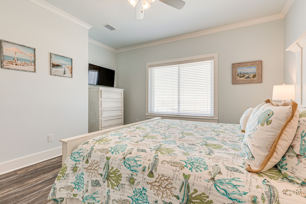 < 1/2 Mi to Beach: Waterfront Dauphin Island Home view 3