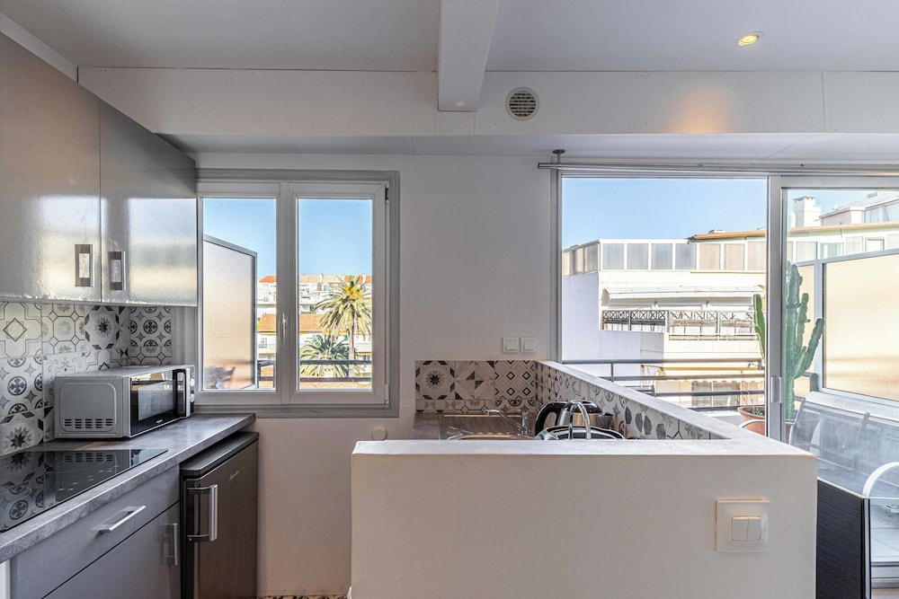 Magnificent Studio in the Center of Cannes / Terrace - 30m2 view 5
