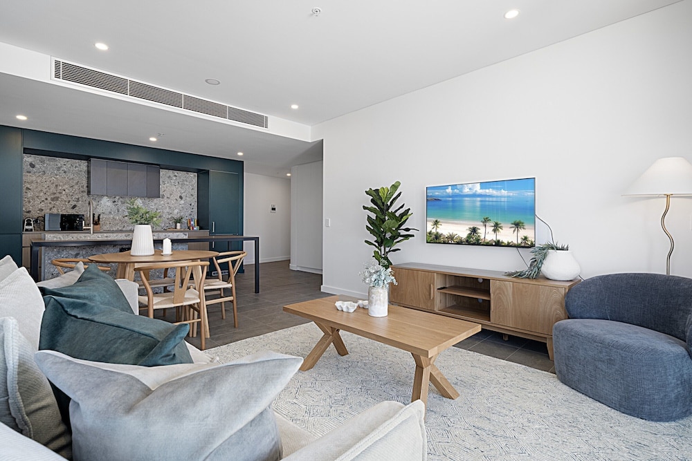 Spacious 2-bed Apartment With Rooftop Views